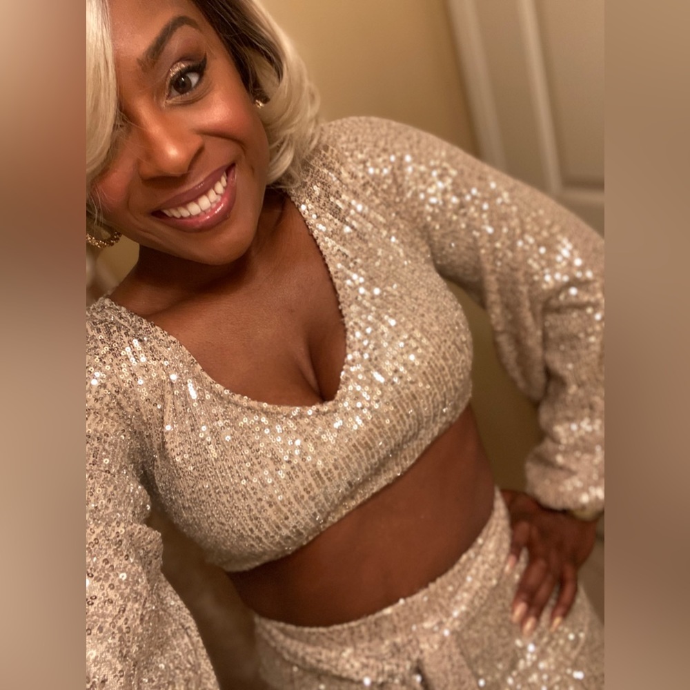 Matching Short Set Gold